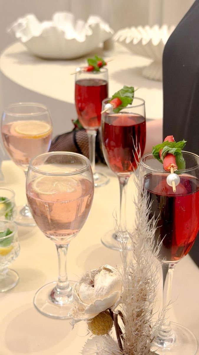 Welcome drinks with garnish